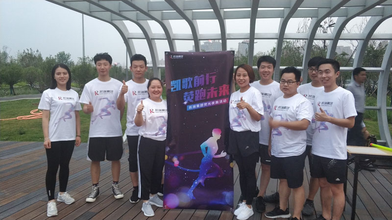 记海洋之神集团2019年夏日荧光夜跑活动